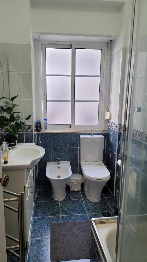 Room Atalaia- Ideal For Single Lisbon Luaran gambar